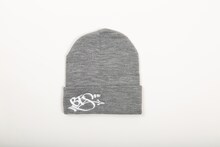 BESのニットキャップ。