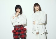 左から仲宗根梨乃、土岐麻子。