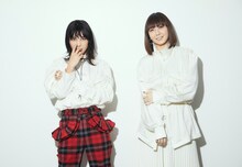 左から仲宗根梨乃、土岐麻子。