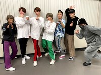 CUBERS、夏まゆみ（左）、YU-KI（右）。