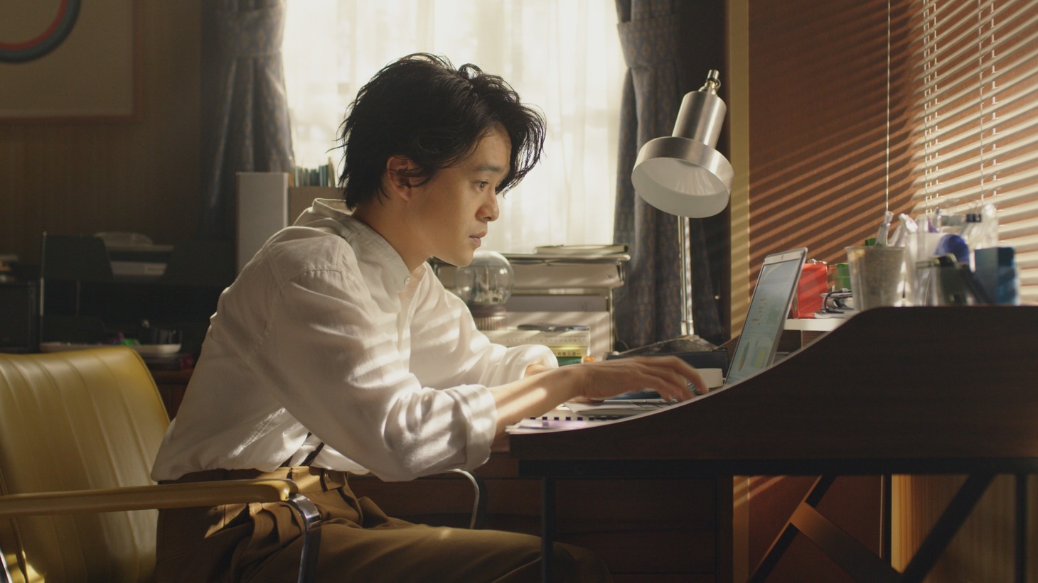 「SOYJOY コーヒー&ナッツ」の新CM「コーヒー&ナッツ登場」編より。
