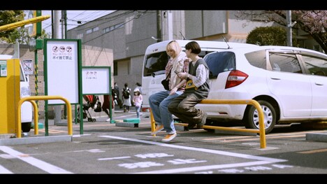 chelmico「COZY」ミュージックビデオのワンシーン。