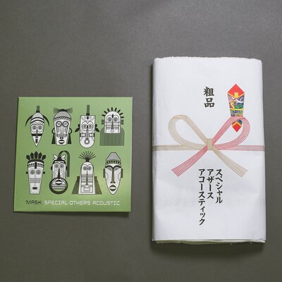 SPECIAL OTHERS ACOUSTIC「MASK」のCDと“記念粗品タオル”。