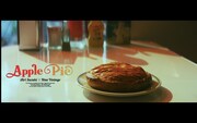 鈴木愛理×Blue Vintage「Apple Pie」ミュージックビデオのワンシーン。