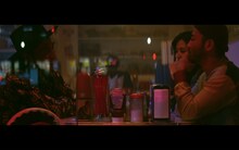 鈴木愛理×Blue Vintage「Apple Pie」ミュージックビデオのワンシーン。