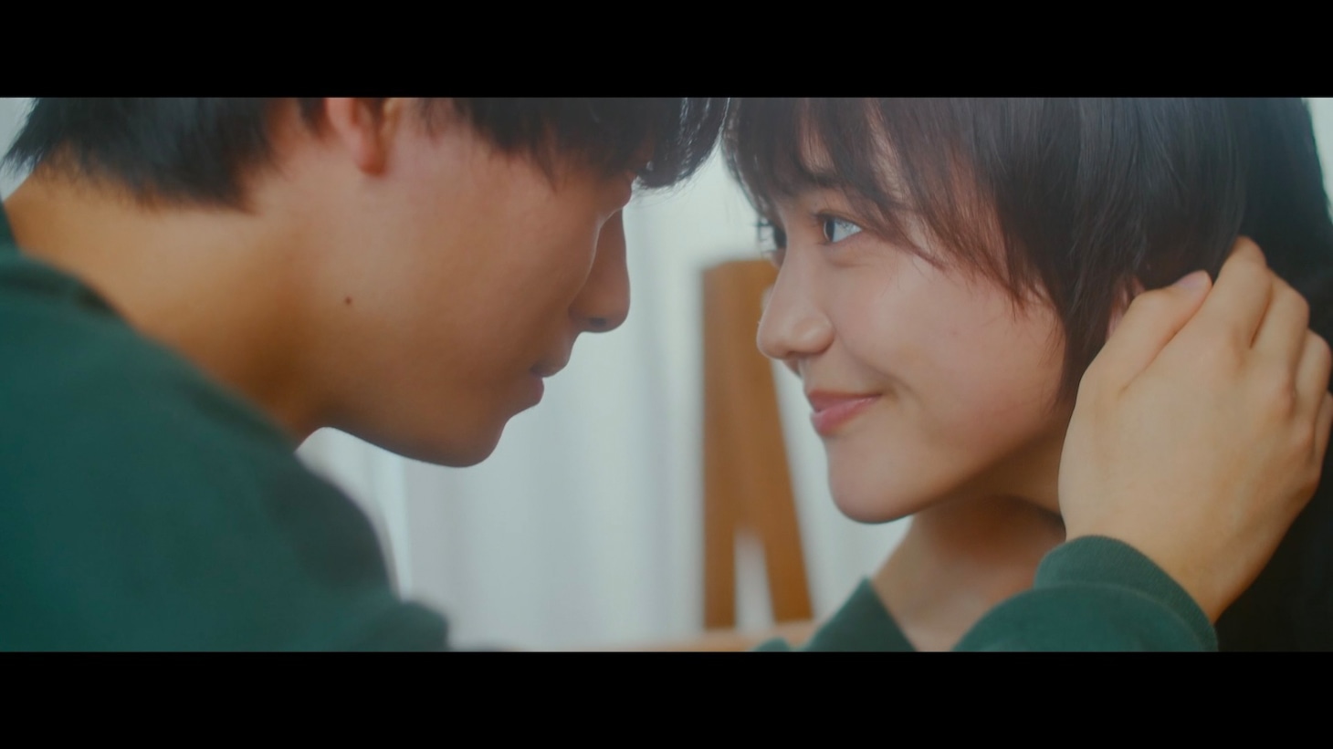 Novelbright「ハミングバード」ミュージックビデオのサムネイル。