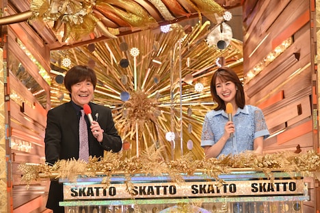 左から内村光良（ウッチャンナンチャン）、井上清華（フジテレビアナウンサー）。(c)フジテレビ