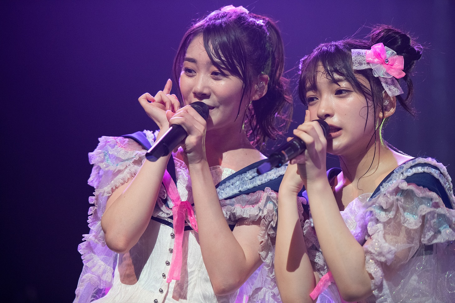 “親子”として絆を深める鶴見萌（左）と蛭田愛梨（右）。