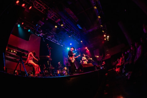 「"Rock’n Roll is DEAD?" Tour」東京・渋谷duo MUSIC EXCHANGE公演の様子。（撮影：スエヨシリョウタ）