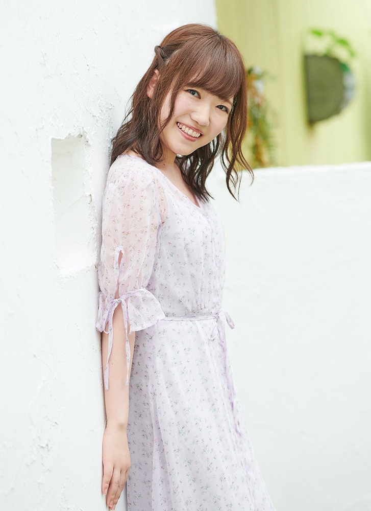 千夜役の久野美咲。