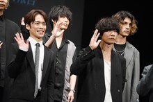 左から小野賢章、白井眞輝（[Alexandros]）、川上洋平（[Alexandros]）、リアド偉武（[Alexandros]）。