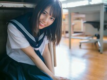 小坂菜緒1st写真集「君は誰？」より。（撮影：藤原宏）