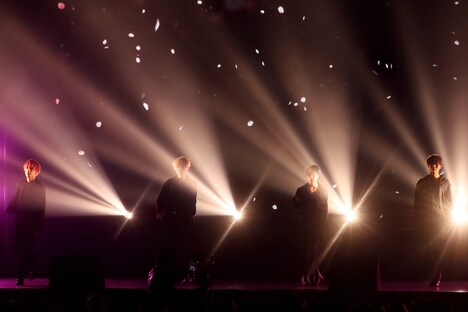 OWV「OWV 1st Anniversary Talk & Live “AWAKE”」の様子。