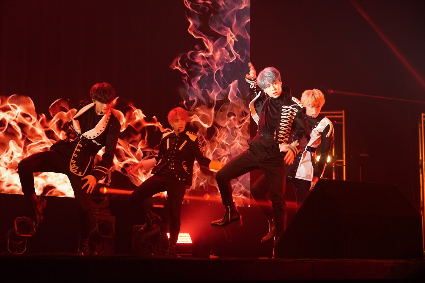 OWV「OWV 1st Anniversary Talk & Live “AWAKE”」の様子。