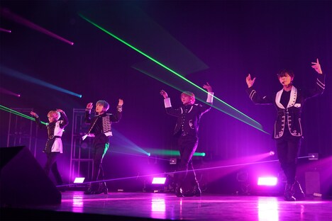 OWV「OWV 1st Anniversary Talk & Live “AWAKE”」の様子。