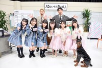 上段左からニューヨークの嶋佐和也、屋敷裕政、下段左から≠MEの本田珠由記、尾木波菜、冨田菜々風、=LOVEの齊藤なぎさ、佐々木舞香、野口衣織。