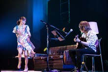 真山りか（左）と三沢崇篤（右）。