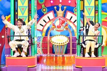 左から上地雄輔、青山テルマ。 (c)TBS