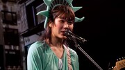 眉村ちあき「飛び出せ！日本元気女歌手ツアー ～ニューヨーク・パリ・ロンドン編～」の様子。