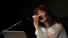 眉村ちあき「飛び出せ！日本元気女歌手ツアー ～ニューヨーク・パリ・ロンドン編～」の様子。