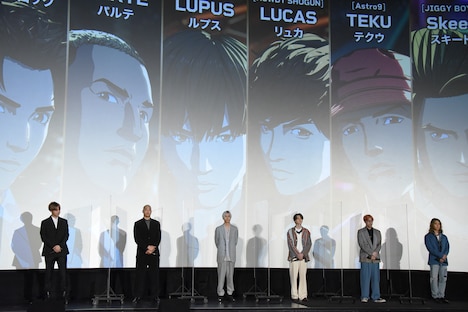 左から片寄涼太、関口メンディー、川村壱馬、吉野北人、世界、砂田将宏。