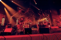 アンコールにサプライズ登場した椿屋四重奏。（撮影：笹原清明）