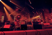 アンコールにサプライズ登場した椿屋四重奏。（撮影：笹原清明）