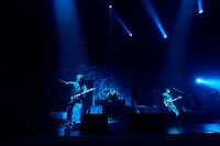 アンコールにサプライズ登場した椿屋四重奏。（撮影：笹原清明）