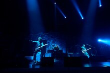 アンコールにサプライズ登場した椿屋四重奏。（撮影：笹原清明）