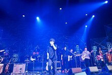 サプライズの「ハッピーバースデー」に喜ぶ中田裕二。（撮影：笹原清明）