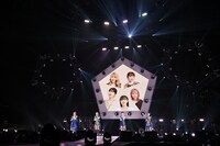 「Dear My Friend」を歌うLittle Glee Monster。（Photo by Yusuke Satou）