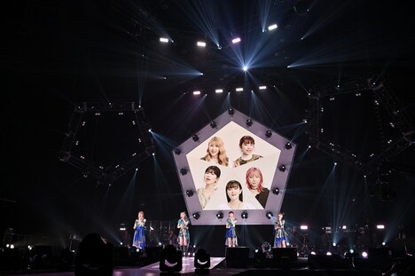 「Dear My Friend」を歌うLittle Glee Monster。（Photo by Yusuke Satou）