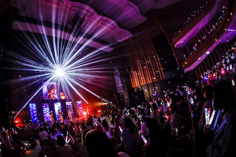 M!LKのツアー初日公演の様子。(撮影:笹森健一)