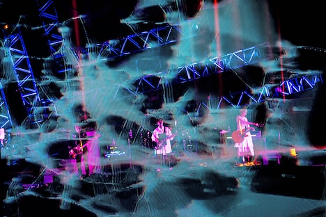 BLUE ENCOUNT「BLUE ENCOUNT ~Q.E.D : INITIALIZE~」横浜アリーナ公演の様子。(撮影:浜野カズシ)