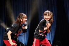 左から高井千帆、白浜あや。（撮影：笹森健一）