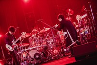 Official髭男dism「Official髭男dism FC Tour Vol.2 - The Blooming Universe ONLINE -」の様子。（Photo by TAKAHIRO TAKINAMI）
