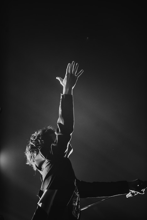 藤原聡（Vo, Piano）（Photo by TAKAHIRO TAKINAMI）