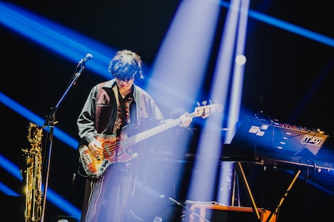 楢崎誠（B, Sax）（Photo by TAKAHIRO TAKINAMI）