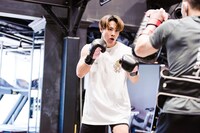 EXFIGHTでスパーリングをするRIKUさん。