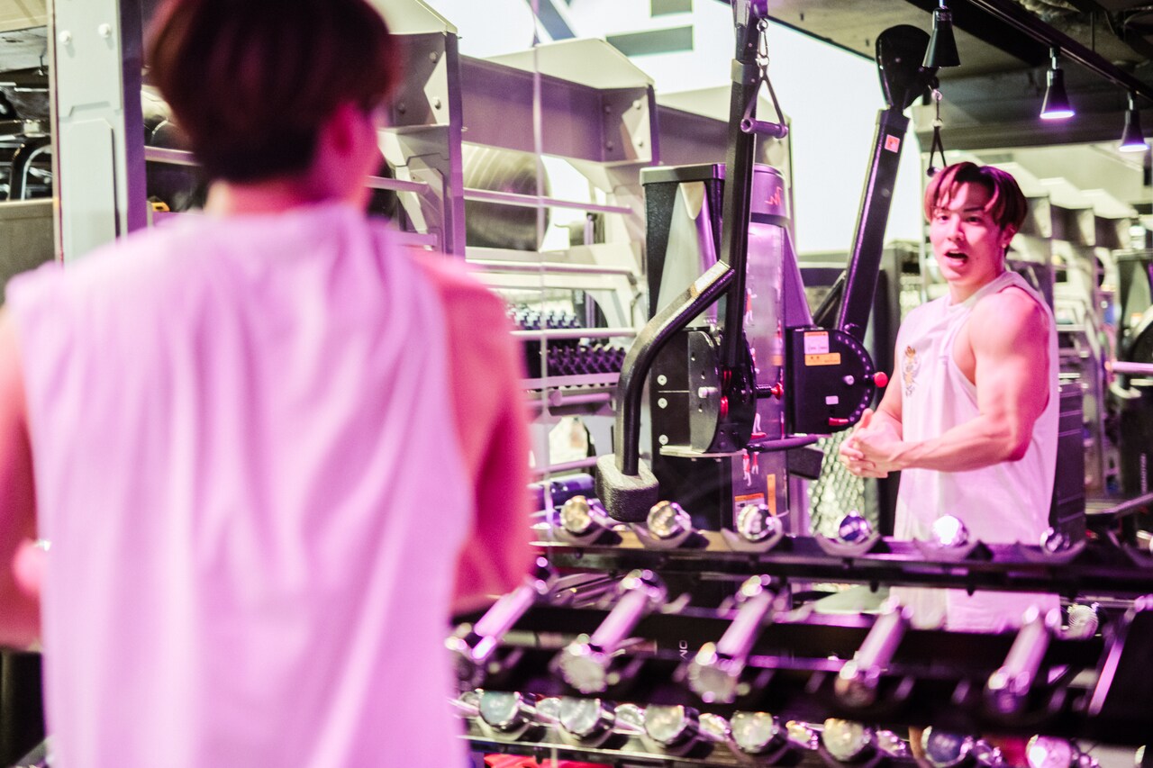 身体をチェックするRIKUさん。