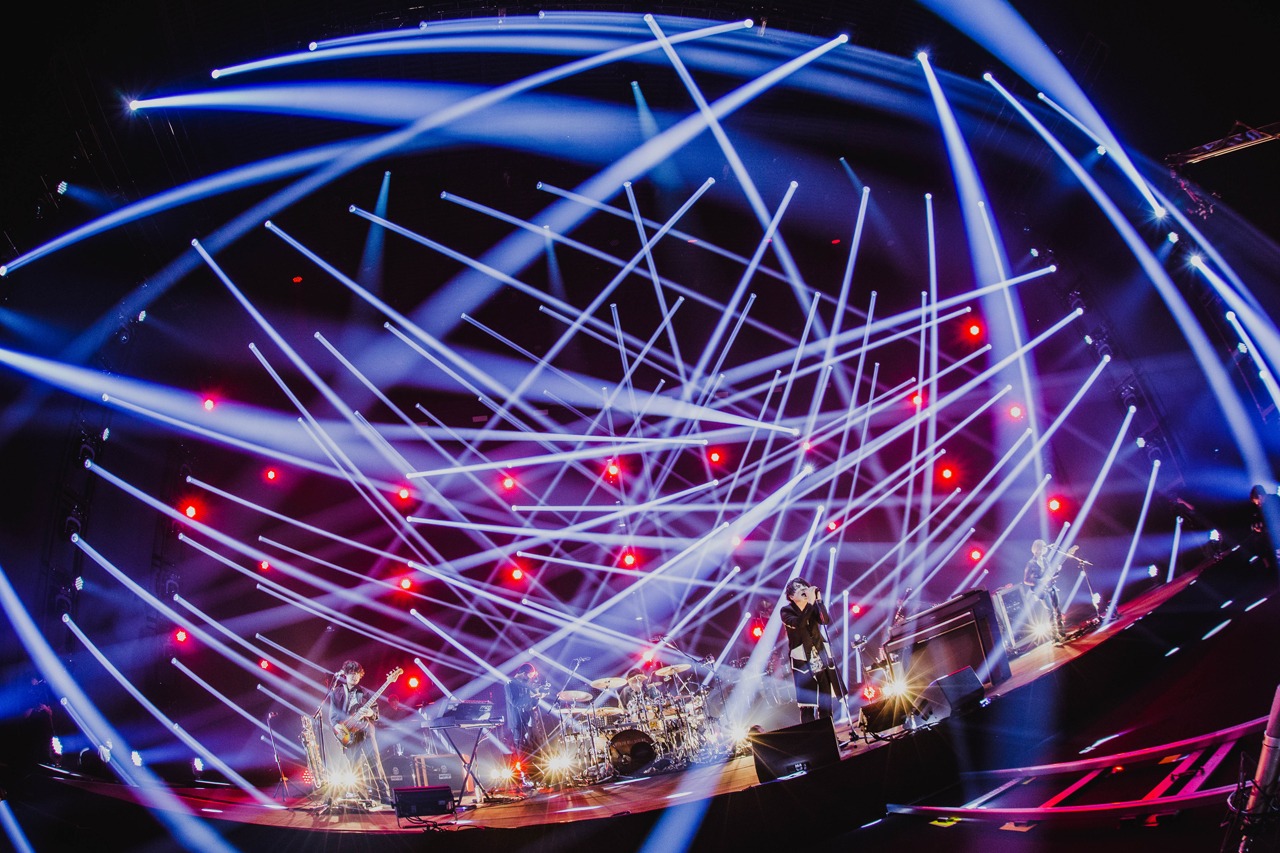 Official髭男dism「Official髭男dism FC Tour Vol.2 - The Blooming Universe ONLINE -」の様子。（Photo by TAKAHIRO TAKINAMI）