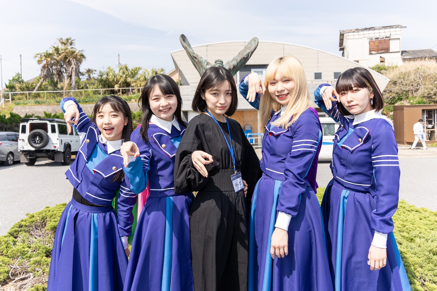 PARADISES。写真中央が新メンバーのコーラ（仮）。