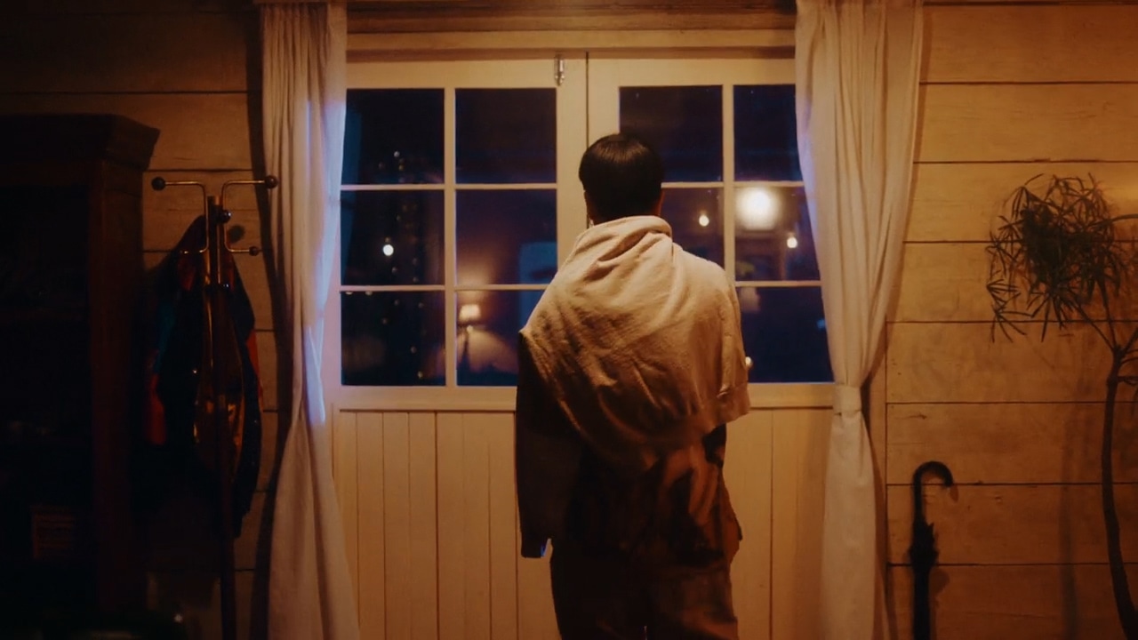Nulbarich「A NEW DAY feat. Phum Viphurit」MVより。