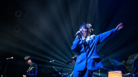 SHE IS SUMMER「SHE IS SUMMER One Man Live Where is my DOOR?」の様子。（Photo by Hiroshi Takano）