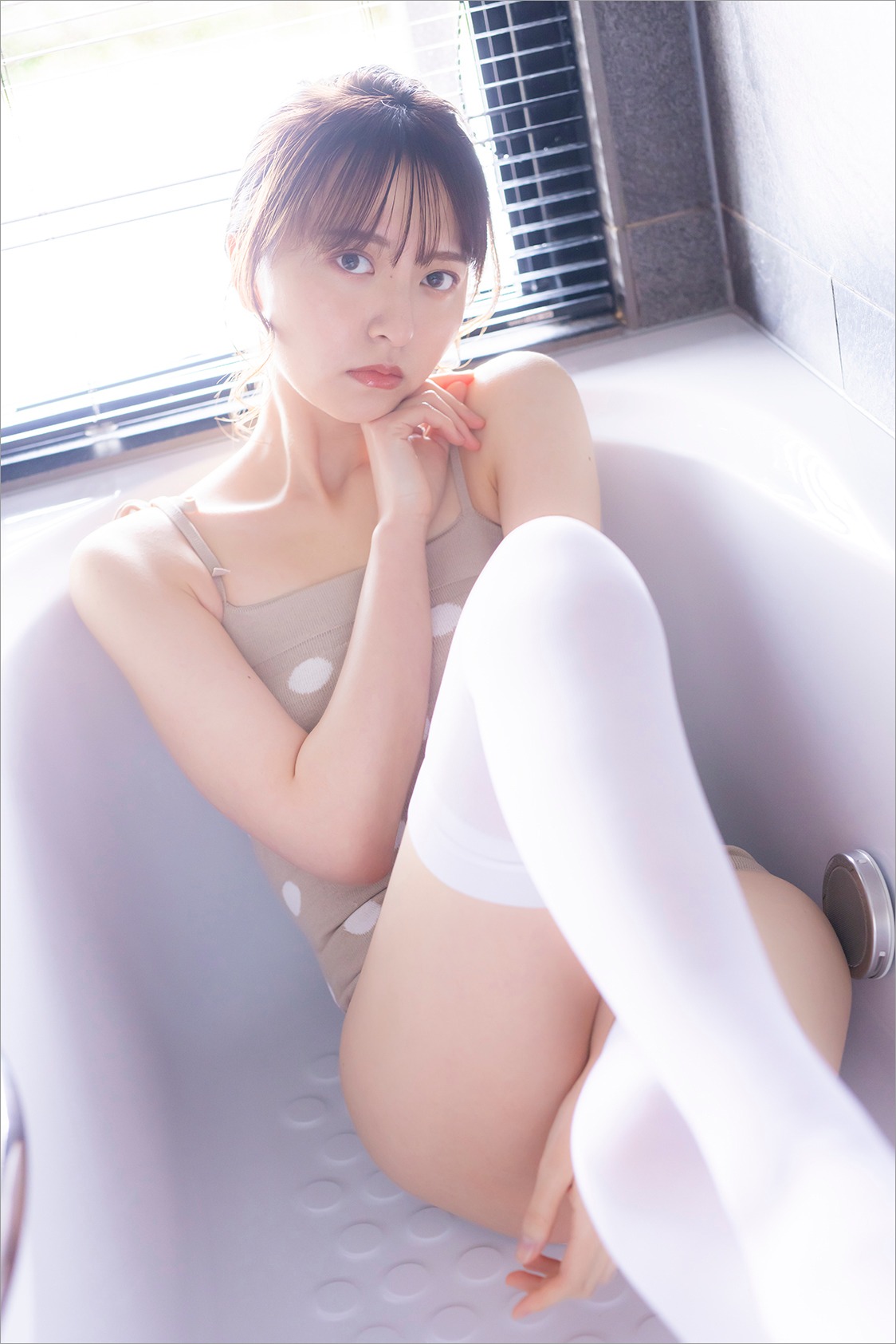 「HKT48 森保まどかラストフォトブック スコア」より。(c)KADOKAWA  (c)Mercury PHOTO/TANAKA TOMOHISA