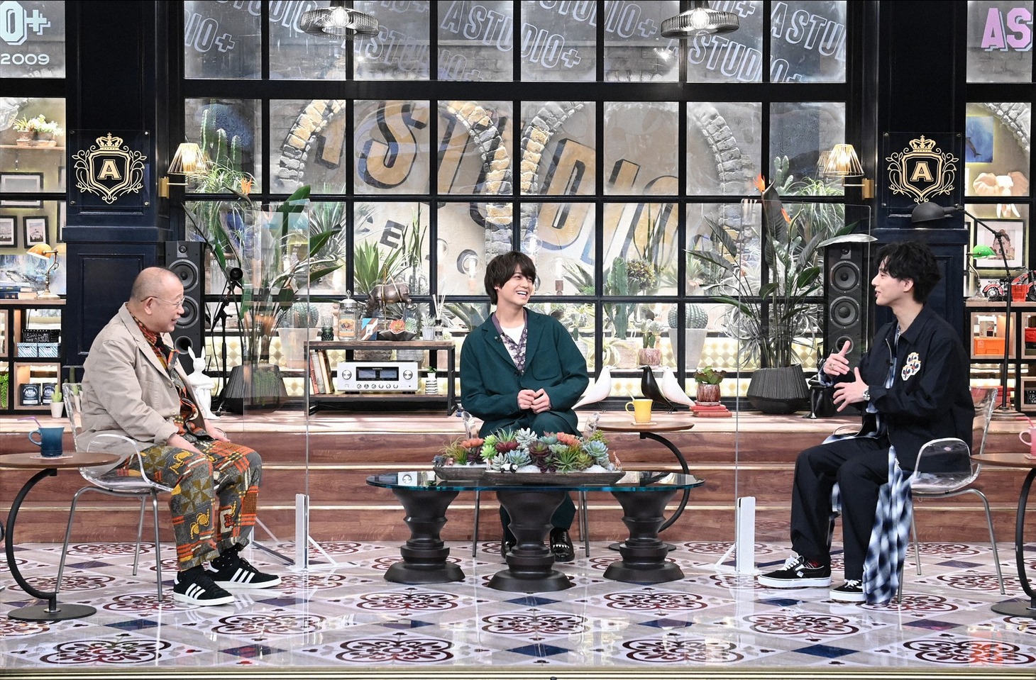 左から笑福亭鶴瓶、高橋海人（King & Prince）、藤ヶ谷太輔（Kis-My-Ft2）。(c)TBS