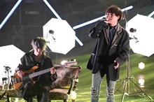 左から圭吾（B）、竹中雄大（Vo）。(c)日本テレビ