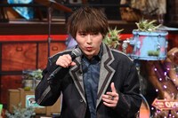 口笛を披露する竹中雄大（Vo）。(c)日本テレビ