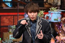 口笛を披露する竹中雄大（Vo）。(c)日本テレビ