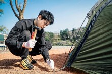 キャンプに挑戦する山下健二郎（三代目 J SOUL BROTHERS from EXILE TRIBE）。